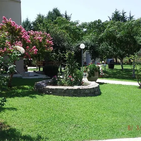 Nikolaidis House Apartment *
